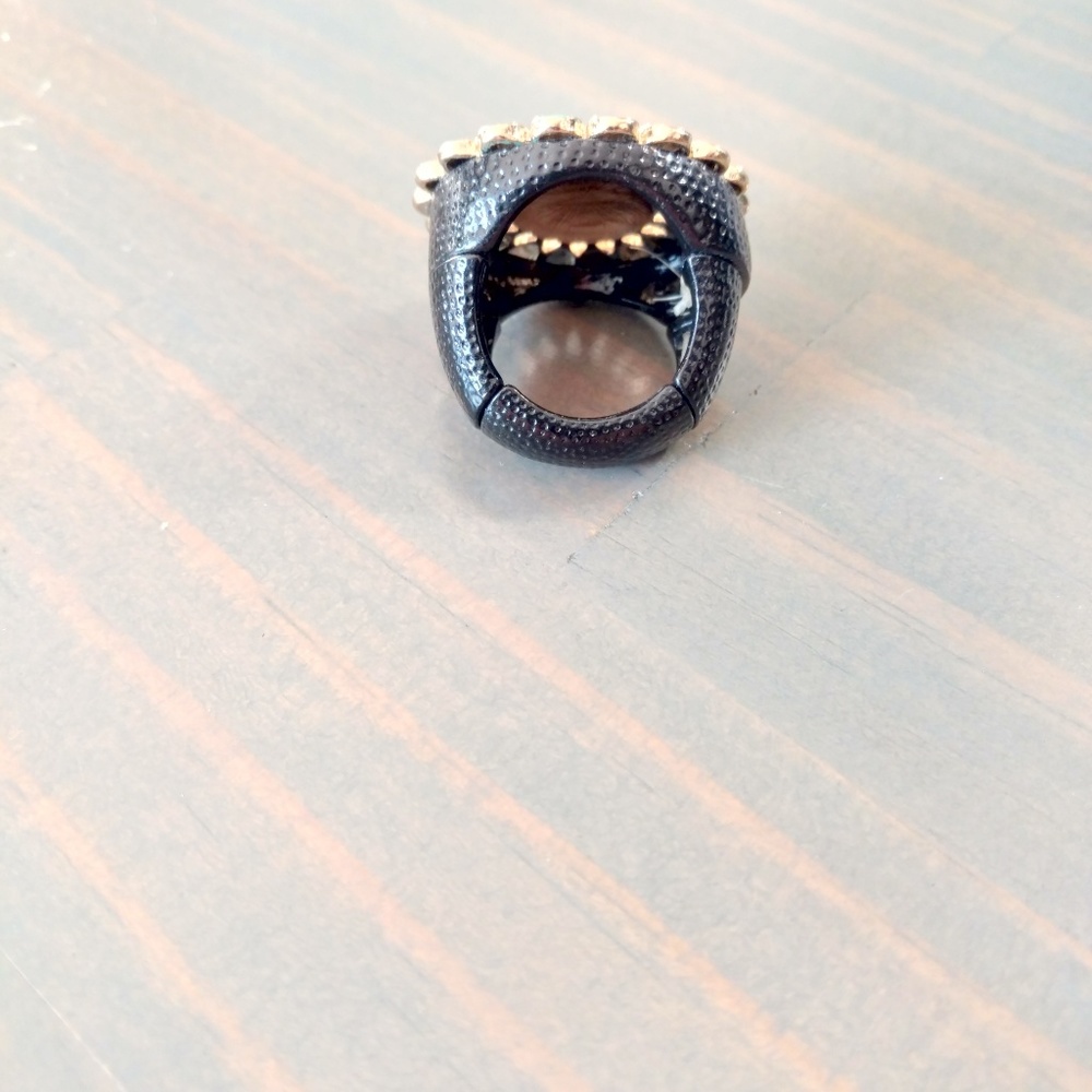 Stretch flower statement ring - Picture 5 of 6